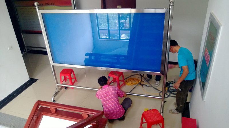 可移动式宣传栏